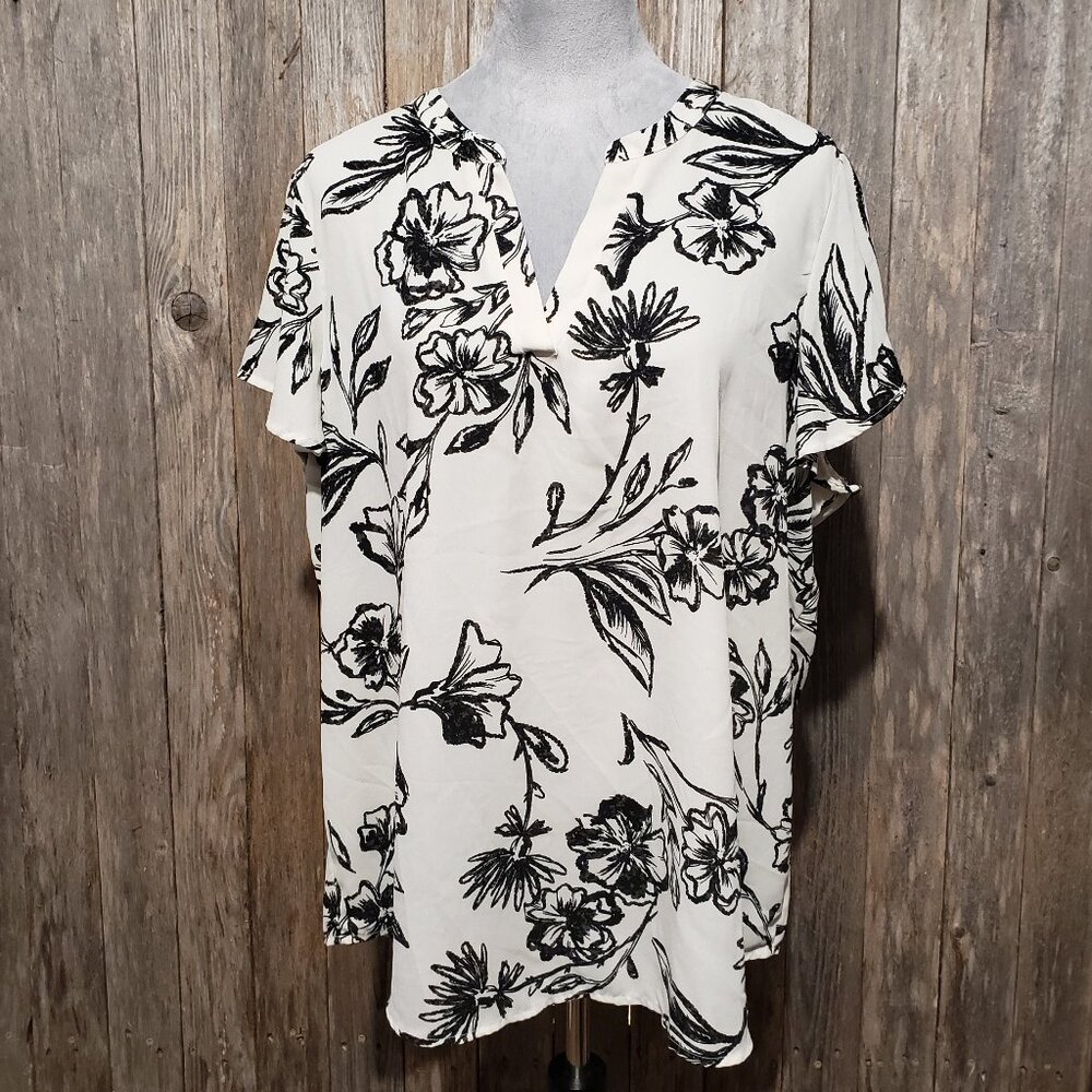 Maurices 1X Top Cream Black Floral Flutter SS V Neck Boho Office Chic Monochrome - Picture 2 of 7